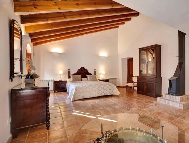 Una de les habitacions de Can Colomer