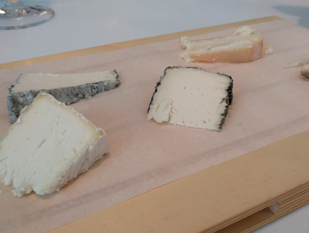 Taula de formatges del restaurant Tresmacarrons del Masnou