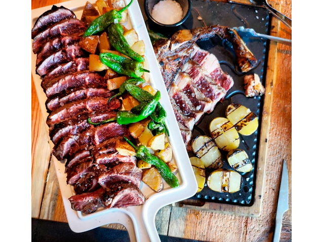 Un plat de carn de La Parada de Vilassar de Mar