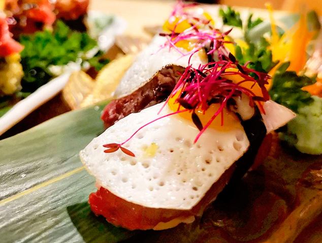 Nigiri de Wagyu amb ous de guatlla del restaurant Sésam Negre de Mataró
