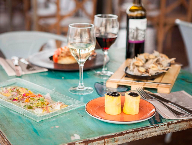 Una taula del restaurant Ostres! Quin Raconet