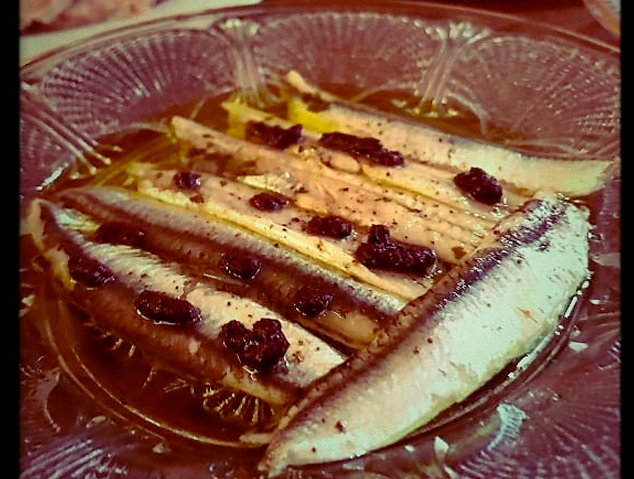 Un plat de sardines fumades de Ca l'Adela