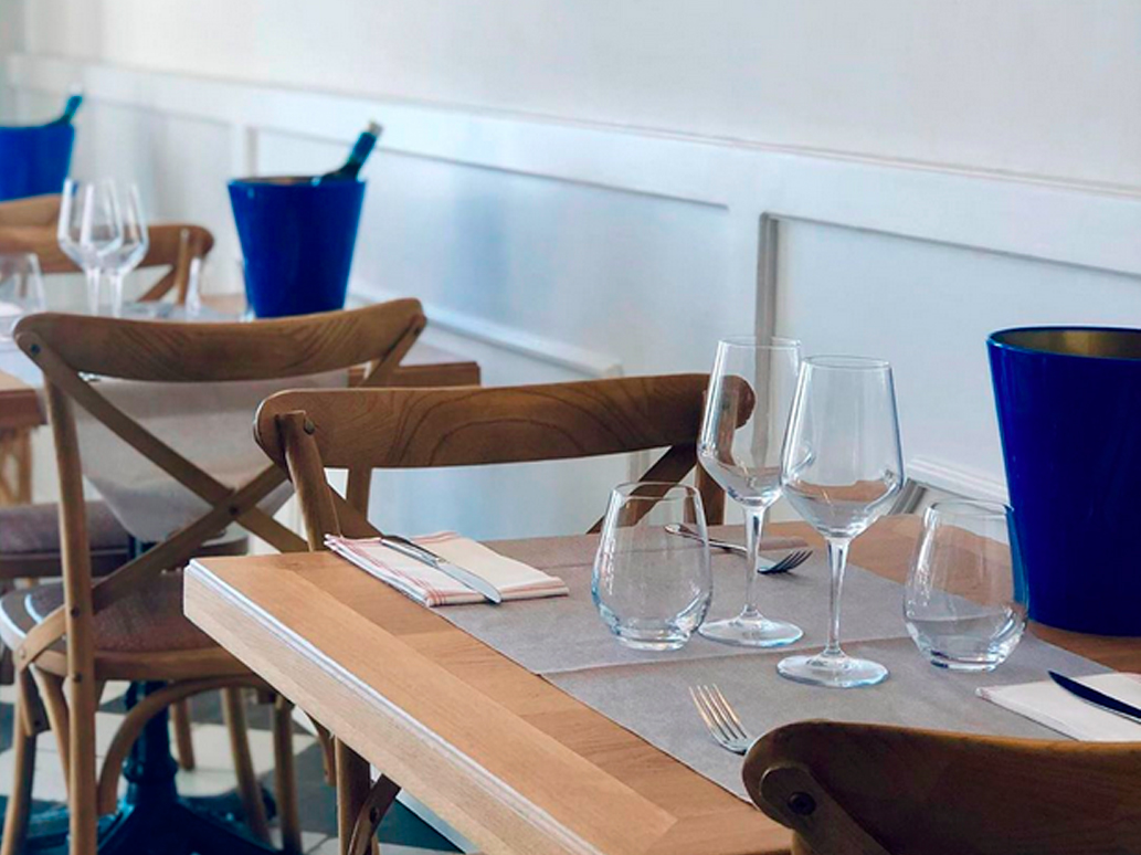 Una de les taules del restaurant Blau de Mar a Arenys de Mar 