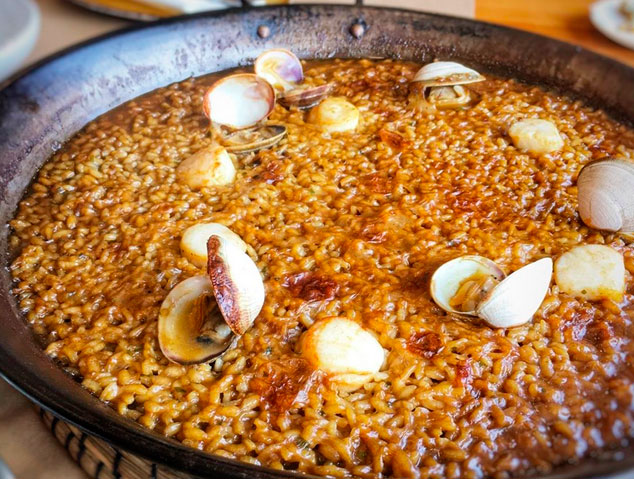 Una paella de La Bodega del Port